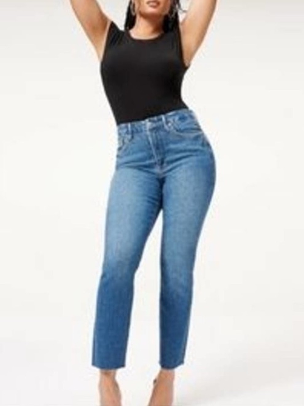 Good American Classic  Raw Hem Jeans. Size 8
